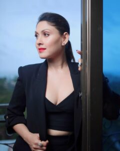 Manjari Fadnnis Instagram - Embrace your dark side…. 

Hair: @nisha.padhariya 
Photography :  @ak_770078 
Manager : @babubhaithiba 
PR: @v4uprmedia 

#black #blackmagic #style #fashion #manjarifadnis #redlips