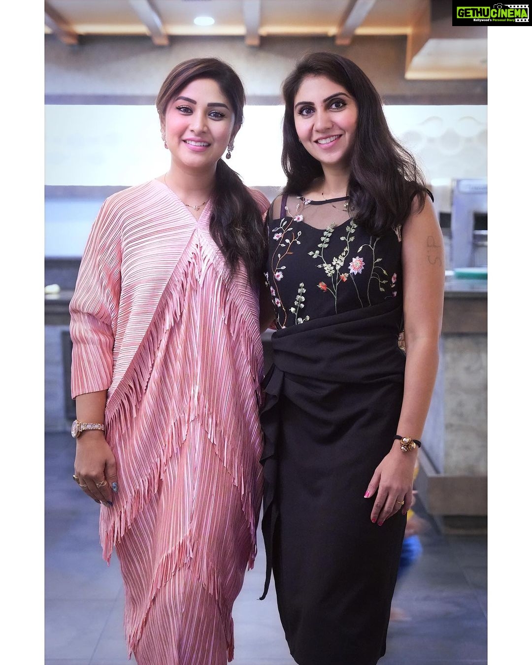 Manjula Paritala Instagram - Attention Hyderabad food lovers! 📢 Popeyes is now open at Asian Satyam Mall, Ameerpet, and it’s time to experience their renowned signature dishes. From the iconic Signature Chicken to the mouthwatering Chicken Sandwich combo, prepare for an explosion of flavours. Enjoy the delightful fusion of tender, crispy, and juicy chicken with bold flavours of Cajun. Your taste buds are in for a treat! Head to Popeyes today and follow @popeyes_india for more exciting offers and updates! #ad #PopeyesIndia #Popeyes #LoveThatChicken #NewStoreLaunch #HyderabadStoreLaunch