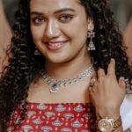 Mareena Michael Kurisingal Instagram - Happy onam Video credits @lemon_pictures__ Jewellery @kaya_online_