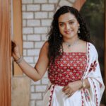 Mareena Michael Kurisingal Instagram - Happy onam🥰 Cliked by @lemon_pictures__ Chain nd ear ring @kaya_online_