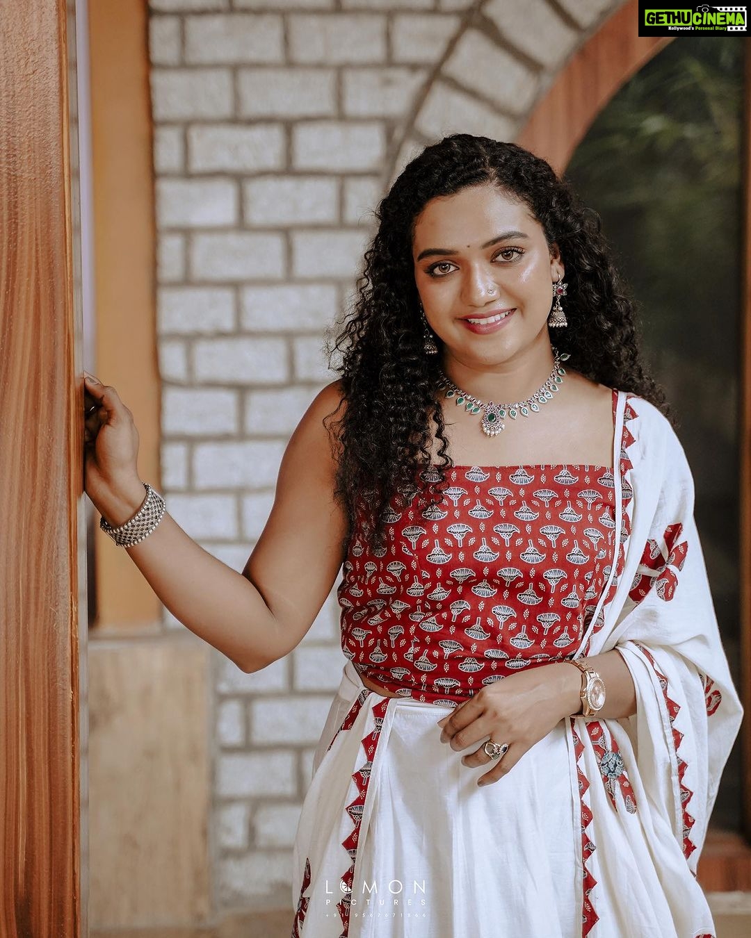 Mareena Michael Kurisingal Instagram - Happy onam🥰 Cliked by @lemon_pictures__ Chain nd ear ring @kaya_online_