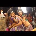 Maryam Zakaria Instagram - Here is more of behind the scenes of Aare Pritam Pyare ☺️ #tbt #bts #aarepritampyare #rowdyrathore #bollywoodsong #akshaykumar #explore #reelitfeelit
