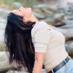 Maryam Zakaria Instagram – Heaven on earth 😍❤️#kashmir 

📍 Drung, Tangmarg – Kashmir 🇮🇳 

#drung #tangmarg #heavenonearth #paradise #traveldiaries #beautifuldestinations #reelitfeelit #waterfall Drung Tangmarg