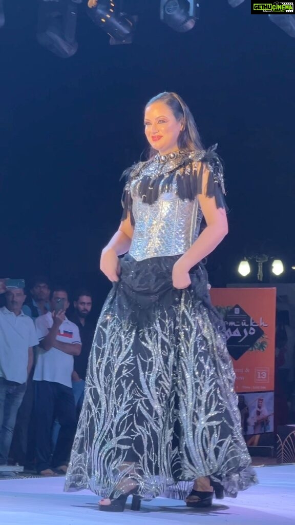 Maryam Zakaria Instagram - What a magical night in Kashmir, to be a showstopper for the amazing designer @rameshdembla and to wear such a beautiful outfit I totally loved it ❤ Hair & Make up @lakmesalonsrinagar #fashionshow #showstopper #rampwalk #kashmir #srinagar #model #actress #makeup #fashion #glamlook #reelitfeelit #explore