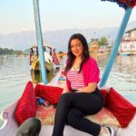 Maryam Zakaria Instagram - Hello from Kashmir it's so beautiful here 😍 📍Dal Lake, Srinagar - Kashmir #kashmir #dallake #traveldiaries #travelphotography #beautifuldestinations Dal Lake, Srinagar, Jammu & Kashmir