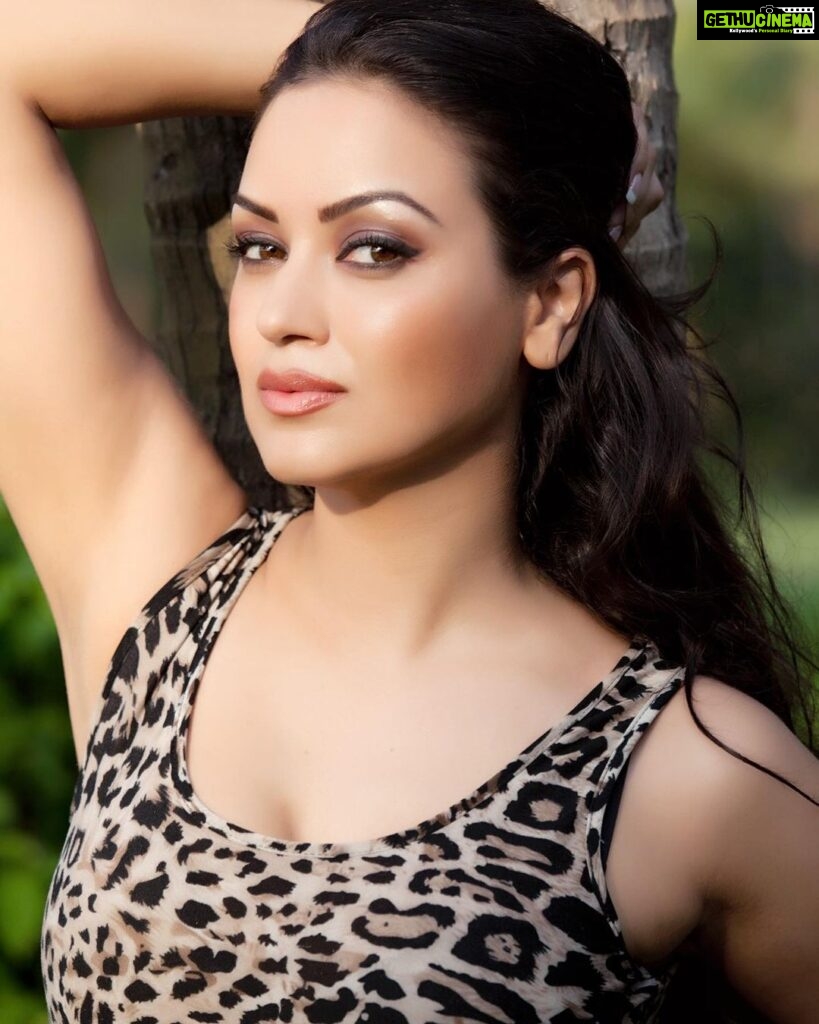 Maryam Zakaria Instagram - Listen to the eyes; they have much to say 🫶 #tbt #photoshoot #model #actress #glamlook #qoutesoftheday