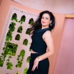 Maryam Zakaria Instagram – Gimme more 🔥🖤

#slomo #blackoutfit #glamlook #inspo #zara #explore #trending #reelitfeelit #foryou