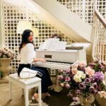 Maryam Zakaria Instagram – My ootd goes well with the Piano 🤍😁

#ootd #ootdstyle #inspo #womenfashion #piano #whiteoutfit #dior
