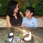 Maryam Zakaria Instagram - The best thing I know is to have my family with my for any celebration. All I wish for this birthday is that my sons leg heals as soon and the pain goes away 🙏❤️ Thank you everyone who already started to wish me from last night it means a lot 😘❤️ #birthday #family #love