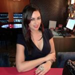 Maryam Zakaria Instagram – Good evening 🖤

#blackoutfit #smile #photoshoot