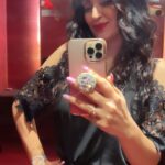 Maryam Zakaria Instagram – My Black outfit and The mirror ❤️ #aboutlastnight 

#ootd #ootdstyle #blackoutfit #womenfashion #inspo #reelitfeelit