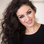 Maryam Zakaria Instagram - “She had the prettiest eyes & prettiest smile with wounds on her heart and bruises on her soul.” 🖤 #photoftheday #qoutes #photography