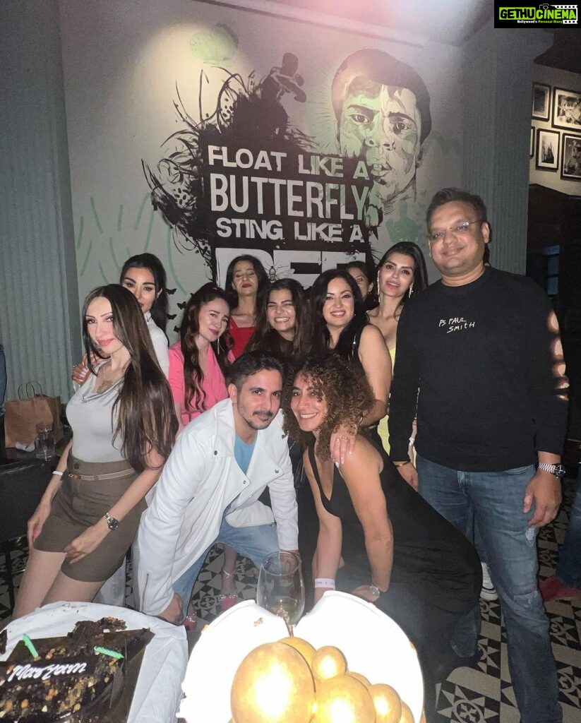 Maryam Zakaria Instagram - Thank you my dear friends for making my birthday unforgettable and thank you everyone for the birthday wishes. Lots of love ❤ #aboutlastnight #birthdaycelebration