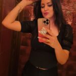 Maryam Zakaria Instagram – Did you guys missed my Mirror reels? ☺️🫶

#shinebrightlikeadiamond #mirrorselfie #mirrorreels #ootd #inspo #reelitfeelit #glamlook #blackoutfit #shinelikeadiamond