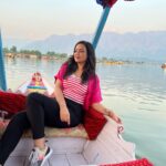 Maryam Zakaria Instagram - Hello from Kashmir it's so beautiful here 😍 📍Dal Lake, Srinagar - Kashmir #kashmir #dallake #traveldiaries #travelphotography #beautifuldestinations Dal Lake, Srinagar, Jammu & Kashmir
