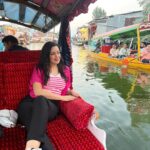 Maryam Zakaria Instagram – Hello from Kashmir it’s so beautiful here 😍 

📍Dal Lake, Srinagar – Kashmir

#kashmir #dallake #traveldiaries #travelphotography #beautifuldestinations Dal Lake, Srinagar, Jammu & Kashmir
