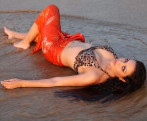 Maryam Zakaria Instagram - The ocean is my happy place take me there 🏖️

#tbt #beach #goa #bikini #summer #holiday #photoahoot #glam
