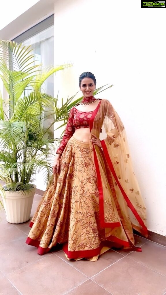 Meenakshi Dixit Instagram - All set for the event #amarujalaconclave dressed up in beautiful outfit designed by @roselinmiddleton_ #amarujala #meenakshidixit #reelsinstagram #indianfashion Dehradun, Uttarakhand