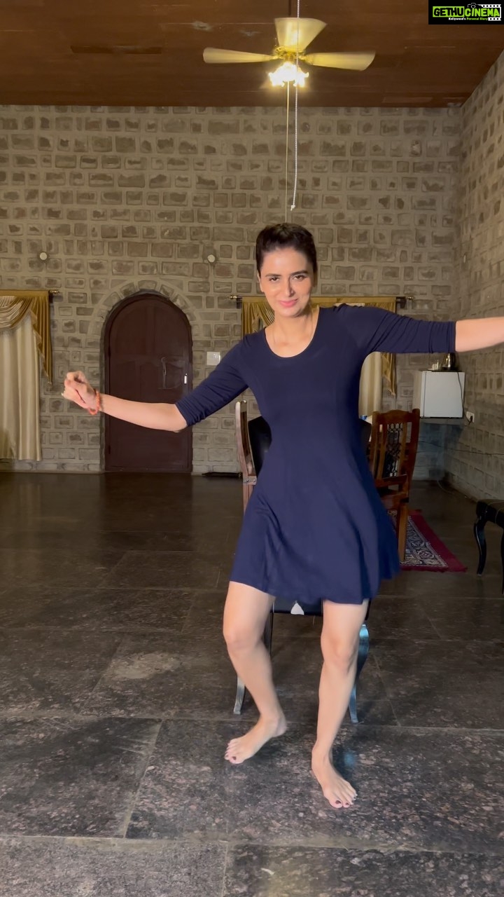 Meenakshi Dixit Instagram - Bhangara love πβ€οΈ The vibe of this song is infectious π, u just canβt hold on to ur chair @sukhbir_singer π #meenakshidixit #reels #reelitfeelit #punjabisongs #sukhbir #reelsinstagram #instagood #trendingreels #trending #trendingsongs