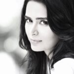 Meenakshi Dixit Instagram - ❤️ E dil #meenakshidixit #photooftheday #blackandwhite #candid #instagood #instadaily