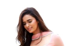 Meenakshi Dixit Instagram - Ethnic Indian outfits ❤️ make me feel so original and rooted. Love them 🥰❤️✨🫶 #meenakshidixit #indianoutfit #ethnicwear #love #reels #reelsinstagram #reelitfeelit #instagramreels #reelsvideo #trending #trendingsongs #trendingreels