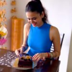 Meenakshi Dixit Instagram - Happy birthday to me… cake number 10 th. It’s just sugar running in my veins today 😂 #meenakshidixit #happybirthday #fun #love #thankyou