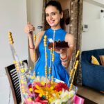 Meenakshi Dixit Instagram - Just happiness ❤️ enjoying all the love that’s pouring in from everywhere. 😇 #birthdays #love #happybirthday #happiness #fun #birthdaycake #instagood #instalove