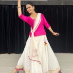 Meenakshi Dixit Instagram - Dancing to this beautiful melody was sheer joy ✨ I just love the vibe of this blissful track 😇choreographed by my kathak guru @rajendrachaturvedi @gopikrishnakathak Song: Gali Mein Chand Album: Zakhm Singer: Alka Yagnik Lyrics: Anand Bakshi Music Director: M.M Kareem This song is solely used for my personal use & not for any commercial purposes. The copyright of this song belongs to the respective music composer, music producer or singer as the case may be. #kathak #kathakdancer #reelitfeelit #reels #instagramreels #reelsinstagram #trendingreels #indiandance #indiansong #dancereel #actorslife