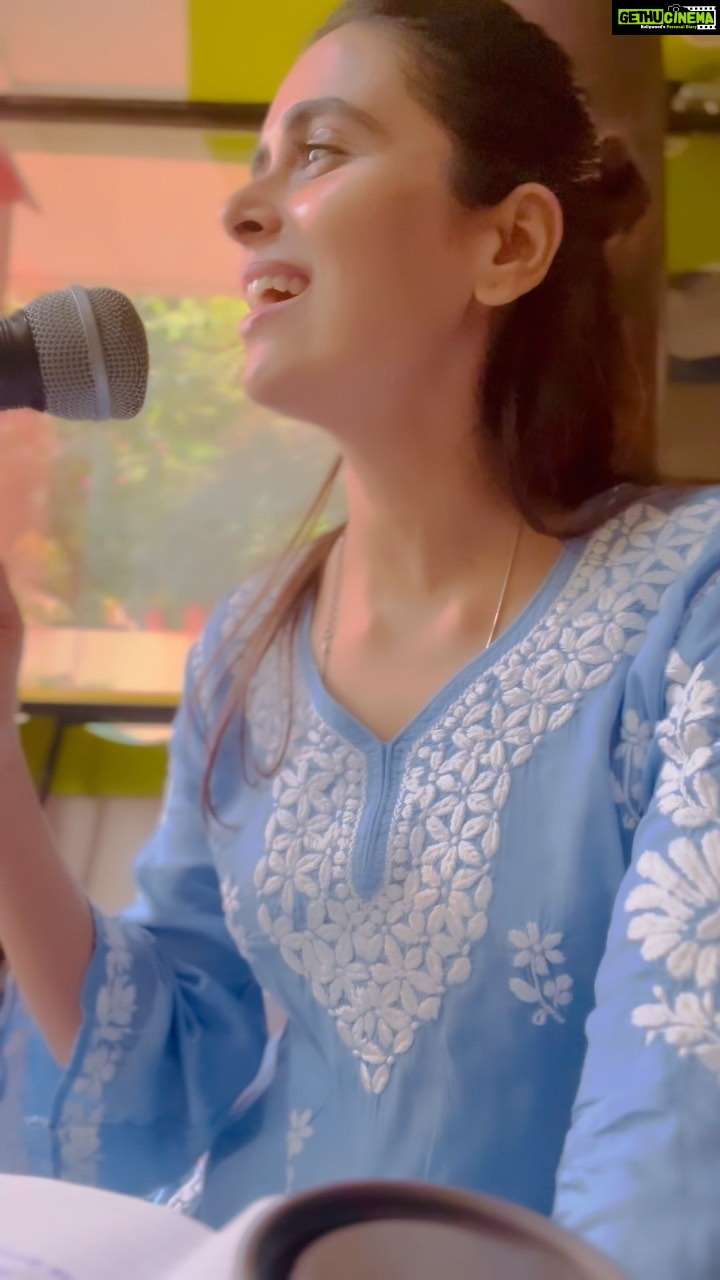 Meenakshi Dixit Instagram - There is always one more thing to learn 😍❤️ #meenakshidixit #buhebariyan #hadiqakiani #singing #learning #punjabisongs #reelitfeelit #reelsinstagram #instagramreels #reels #reelsvideo #saturday