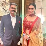 Meenakshi Dixit Instagram – To begin with! 
With the super host @beingawasthisumit 

#amarujala #amarujalaconclave #dehradun #meenakshidixit Dehra Dun, India