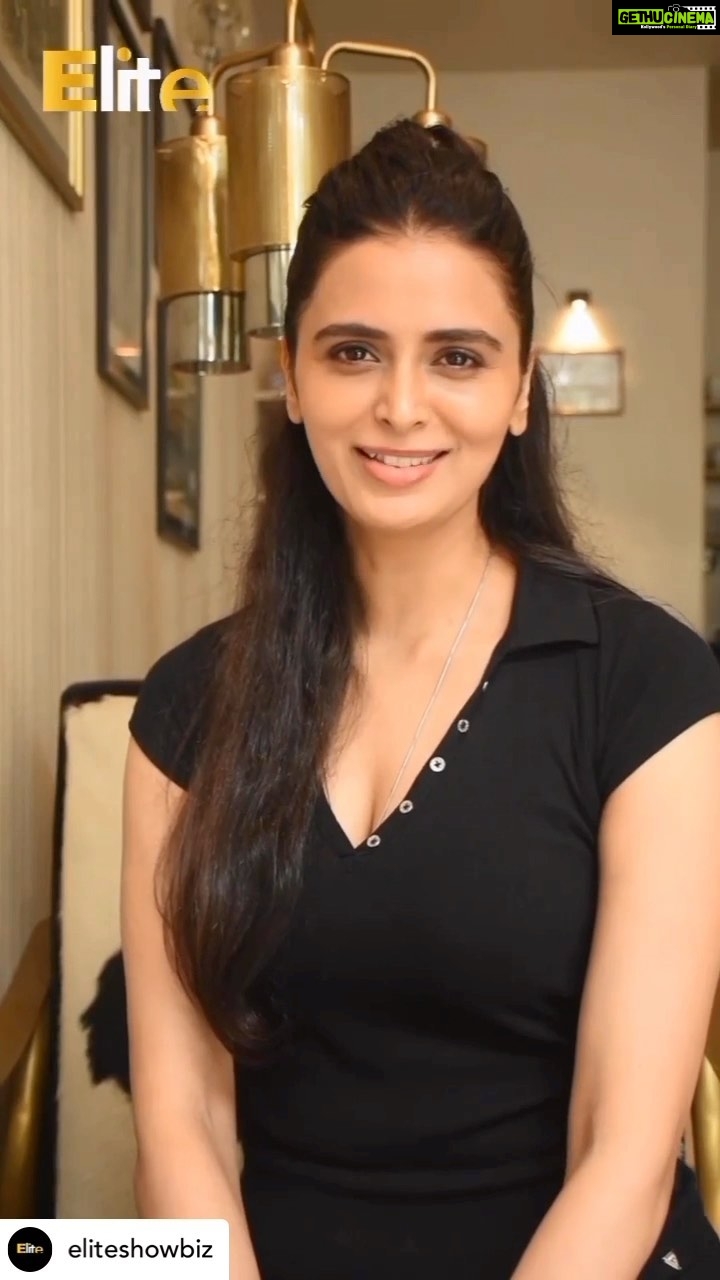 Meenakshi Dixit Instagram - Repost @eliteshowbiz 😊