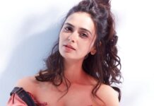 Meenakshi Dixit Instagram - Feels like this today! casual candid carefree ❤️✨😉 #meenakshidixit #photooftheday #candid #natural #naturalphotography #instagood #instafashion #instagram #trending #relax #fashion #wednesday