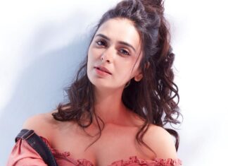 Meenakshi Dixit Instagram - Feels like this today! casual candid carefree ❤️✨😉 #meenakshidixit #photooftheday #candid #natural #naturalphotography #instagood #instafashion #instagram #trending #relax #fashion #wednesday