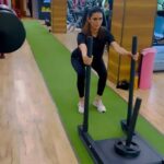 Meenakshi Dixit Instagram - Rise up ✨ #meenakshidixit #workout #gym #workoutmotivation #functionaltraining #reels #reelsinstagram #training #instagram #instagramreels #reelitfeelit #trending
