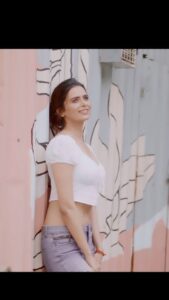 Meenakshi Dixit Instagram - This one is for #fitoor Whattt a track ❤️ 

#arijitsingh #neetimohan #mithoon #meenakshidixit #instagramreels #trendingreels #trendingsongs #ranbirkapoor #instagood #reelitfeelit #reelsvideo #reels #love #music #hindisongs