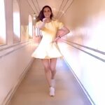 Meenakshi Dixit Instagram - “Mere Dholna” yaad aa gaya chalte chalte 😀❤️🥳 #meenakshidixit #casualstyle #reelsinstagram #reelitfeelit #candid #nofilter #instagood