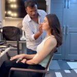 Meenakshi Dixit Instagram - ఆడుతు పాడుతు పనిచేస్తూంటే అలుపు సొలుపేమున్నది #vanityvan #workandfun #meenakshidixit #instagood #reelsinstagram #reelsvideo