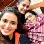 Meenakshi Dixit Instagram - Maa ❤️ Happy Mother’s Day @geetadixitt #mothersday #merimaa #unconditionallove #instagood