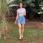 Meenakshi Dixit Instagram - 🌸☀️🍀 keep moving forward💕 #meenakshidixit #naturelovers #keepmovingforward #lovelife