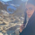 Meenakshi Dixit Instagram – Goodmorning 🌞✨with chupke chupke ❤️🎶

#meenakshidixit #filming #gulamaligazals #workmode #trendingreels #reelsindia Leh Ladakh