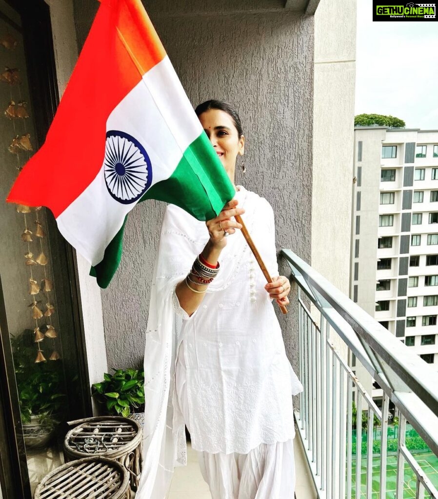 Meenakshi Dixit Instagram - Happy Republic Day 🙌🙏😇 #merabharatmahan #republicday #happyrepublicday #india #jaihind