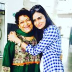 Meenakshi Dixit Instagram – Naman! 🙏 to all my Guru’s on this auspicious day 😇 
Happy Gurupurnima 💐
@rajendrachaturvedi @mishrakalinath

Legendary #sarojkhaan ji #kundanshah ji 
#happygurupurnima