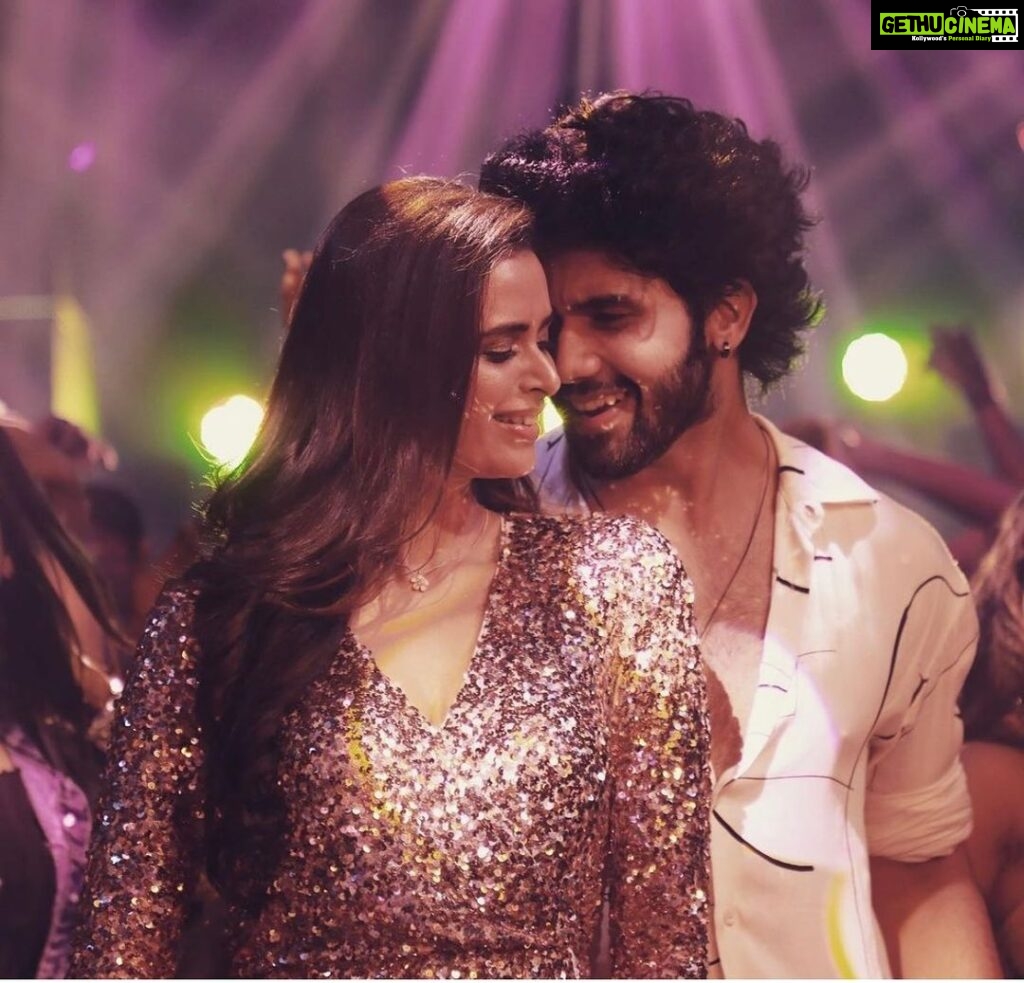 Meenakshi Dixit Instagram - Let’s celebrate this new year with the Party Anthem! “Let’s go party” song 🎶❤ Full song in bio @saironak Enjoyyyy 🎶🎶🎶❤ #meenakshidixit #song #partysongs #instamood #instagood #letsgoparty