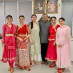 Meenakshi Dixit Instagram - After Kathak Exam today 😇 Relaxed happy faces ❤️🥳 @gopikrishnakathak @rajendrachaturvedi @ishitasjain @seema___purohit @kirron.sharrma @juhi.bhatt #meenakshidixit #kathak #gopikrishnakathak #indianclassicaldance #indiandance #dance #performingarts