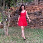 Meenakshi Dixit Instagram - Little little anytime 🥳❤️ #meenakshidixit #instagramreels #reelsvideo #reelsinstagram #trendingreels #trending #reels #red #fun #reelitfeelit