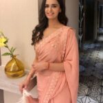 Meenakshi Dixit Instagram - Peaches and pinks ❤️✨ #meenakshidixit #love #saree #workmode #instagood #instafashion #instamood