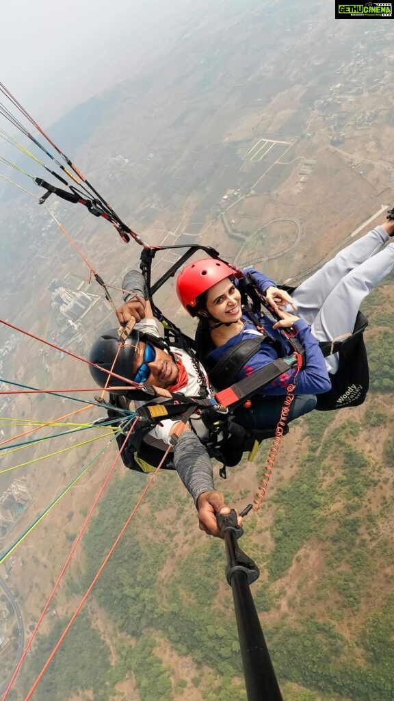 Meenakshi Dixit Instagram - Paragliding! Truly a mesmerising and meditative experience ❤️😍😇✨ “ Orangelife Paragliding “ Location , Kamshet. For Booking Call/what’s app 8888288834, 73919 91111. #meenakshidixit #paragliding #love #adventuresports #adventure #flying #reels #trendingreels #trending #reelsinstagram #reelsvideo #reelitfeelit