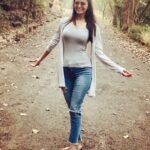 Meenakshi Dixit Instagram - Every spot is a character here ❤️😇 #meenakshidixit #instagood #love #mumbai #photooftheday #candid #morning #sunshine Film city