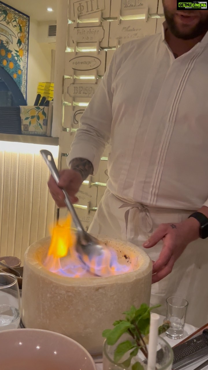 Meera Chopra Instagram - Thats how the pasta is made at @bizza.mumbai A perfect italian way to make it. #cacioepepe Love this place for its food. #foodlover #foodie #italian #italianfood #pizzalover #pastalover #foodexplorer