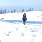 Meera Chopra Instagram - Gulmarg!! Heaven on earth. Just cant get enough of this paradise called #kashmir. #instareels #mountaingirl #paradise #cantgetenough #beautifulnature #trendingreels